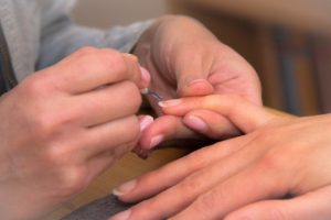 How to do acrylic nails